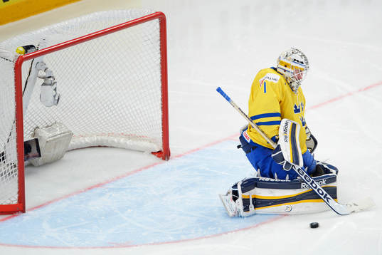 Jhonas Enroth, målvakt, Sverige släpper in 1-0 målet
