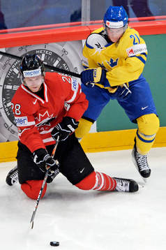Loui Eriksson, Sverige i kamp om pucken med Claude Giroux,