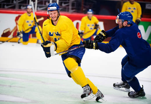 Staffan Kronwall utmanas av Gabriel Landeskog på Sveriges