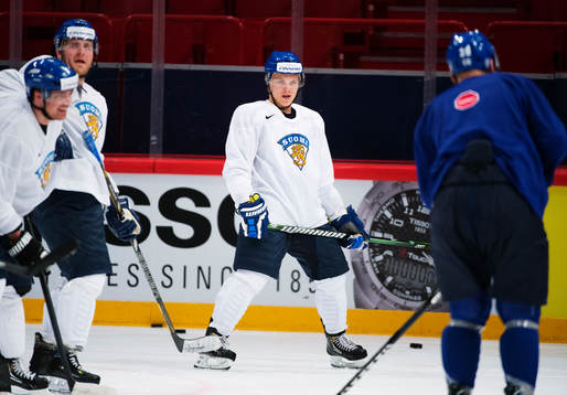 Mikael Granlund (m) på Finlands träning