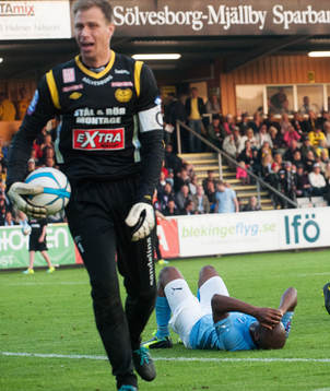 2-2, straff, Tokelo Rantie, Malmö, har bringats på fall -