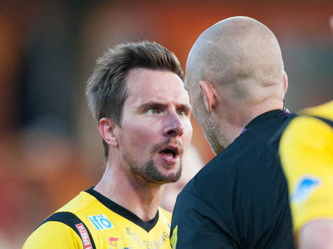 Utvisning, Daniel Nicklasson, Mjällby, har synpunkter på