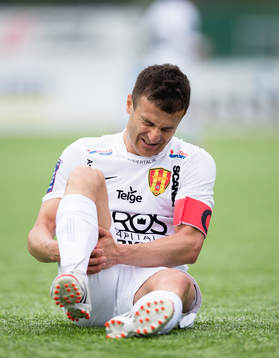 Sharbel Touma, Syrianska tar sig om höger lår baksida