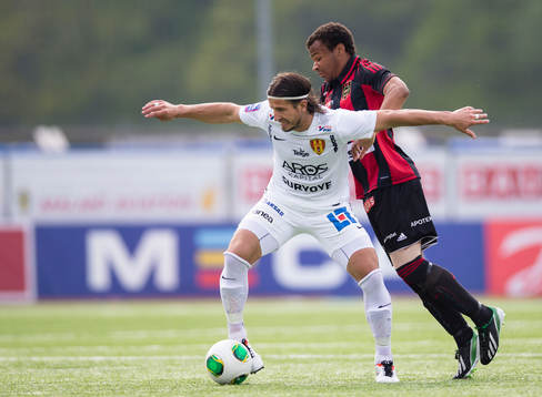 Serge-Junior Martinsson Ngouali, Brommapojkarna i kamp om