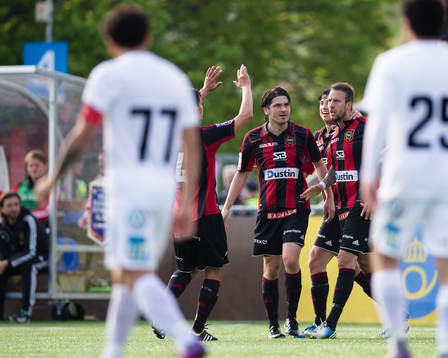 Andreas Haddad, Brommapojkarna gör 1-1 och gratuleras av