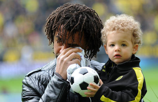 Verabschiedung von Patrick Owomoyela (Dortmund) mit Sohn
