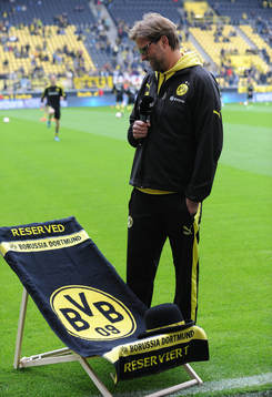 Trainer Juergen Klopp (Dortmund) mit Handtuch, Melone und