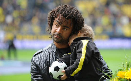 Verabschiedung von Patrick Owomoyela (Dortmund) mit Sohn