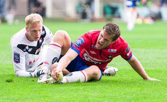 David Leinar, Örgryte, tar sig för foten