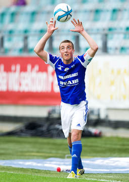 Dennis Olsson, Sundsvall, kastar inkast