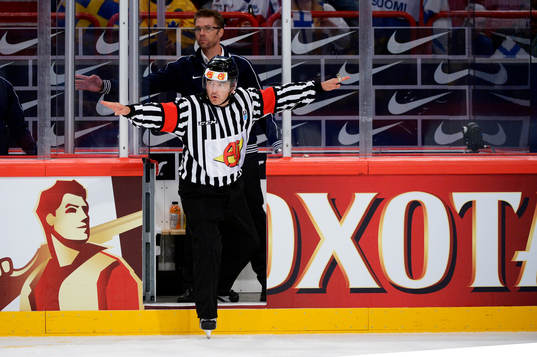 Inget mål säger domaren i semifinalen mellan Finland och