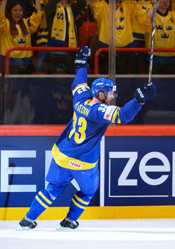 Henrik Sedin, Sverige, gör 3-0 i tom bur och jublar i