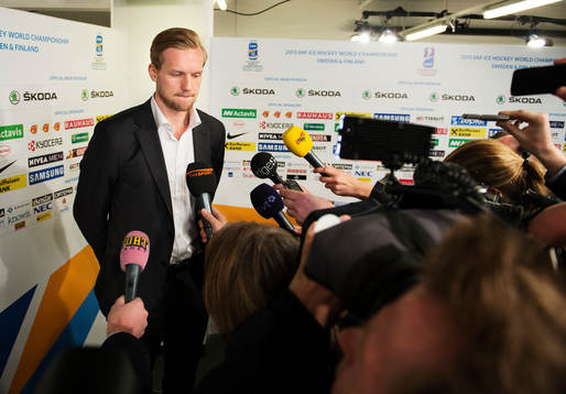 Sveriges Alexander Edler kommenterar för ett stort