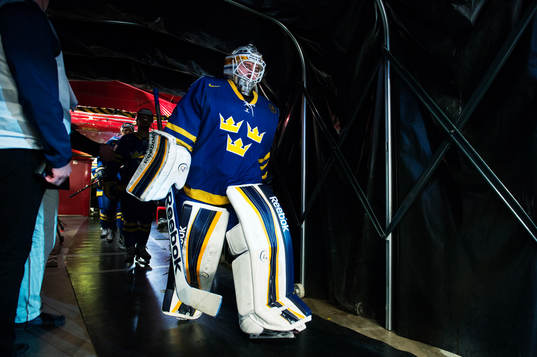 Sveriges målvakt Jhonas Enroth gör entré till