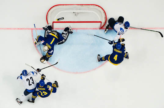 Finlands Sakari Salminen och Mikael Granlund utmanar