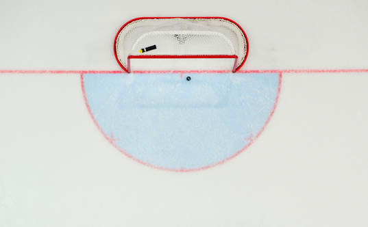 0-3-pucken från Sveriges Henrik Sedin (ej i bild) går in