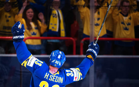Sveriges Henrik Sedin jublar mot