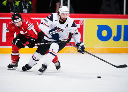 s Nate Thompson i semifinalen mellan Schweiz och USA