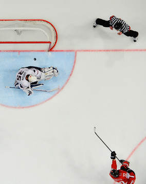 s målvakt John Gibson i semifinalen mellan Schweiz och USA