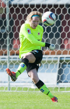 Hedvig Lindahl, målvakt, Kristianstad, inspark