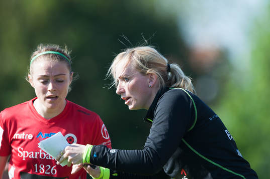 Elisabet Gunnarsdottir, tränare, Kristianstad, ger