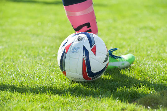 Närkamp, fot, fötter, boll, fotbollsskor,