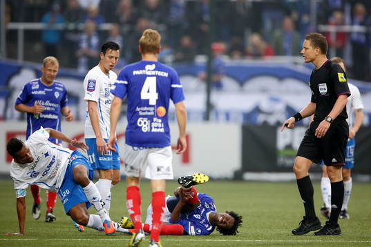 Skadad Åtvidaberg Mohamed Abubakari, domare Martin