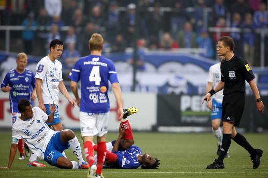Skadad Åtvidaberg Mohamed Abubakari, domare Martin
