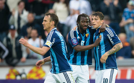 Erton Fejzullahu, Djurgården gör 1-0 och gratuleras av