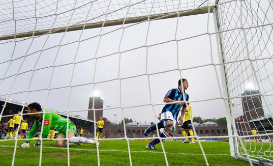 Erton Fejzullahu, Djurgården gör 1-0 bakom Stojan Lukic,