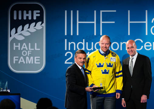 René Fasel (v), ordförande IIHF, och Sveriges