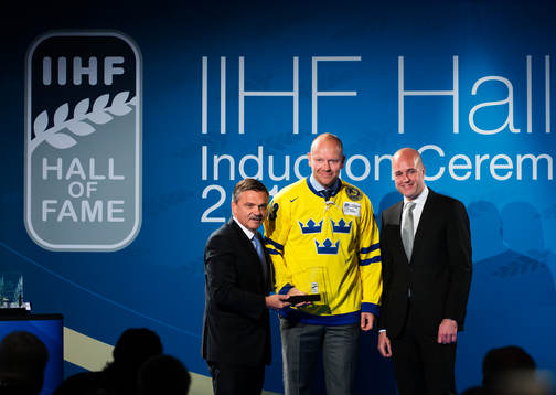 René Fasel (v), ordförande IIHF, och Sveriges