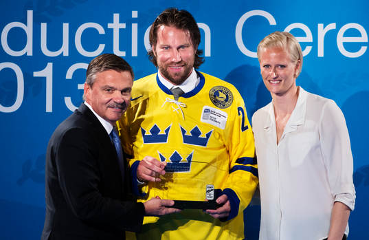 René Fasel (v), ordförande IIHF, och Carolina Klüft (h)