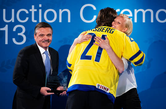 René Fasel (v), ordförande IIHF, och Carolina Klüft (h)