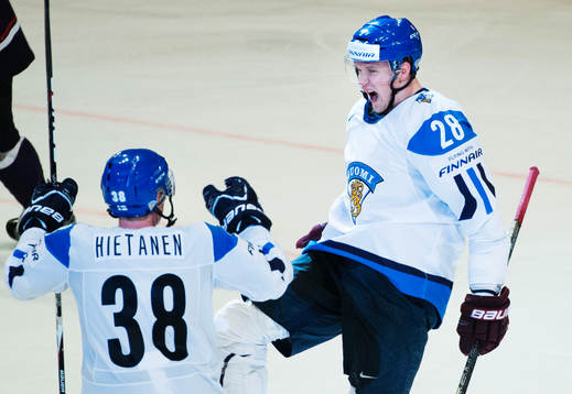 Finlands Juuso Hietanen och Lauri Korpikoski jublar