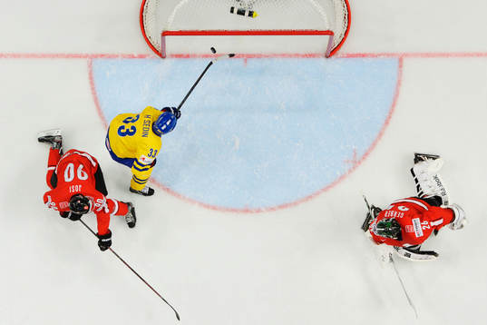 Sveriges Henrik Sedin gör 1-2 i finalen mellan Schweiz och