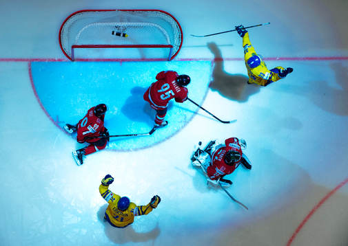 Sveriges Loui Eriksson och Henrik Sedin jublar