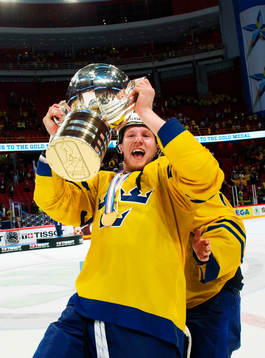 Sveriges Gabriel Landeskog jublar