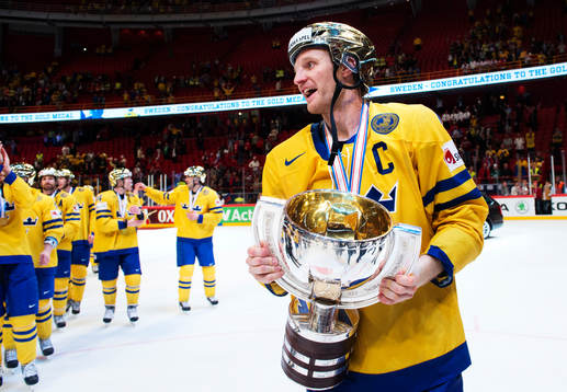 Staffan Kronwall med VM-pokalen