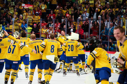 Sveriges Gabriel Landeskog jublar