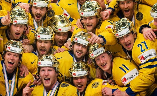 Det svenska laget jublar