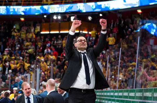 Peter Popovic, assisterande tränare, jublar i finalen