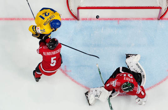 Sveriges Loui Eriksson gör 1-4 i finalen mellan Schweiz