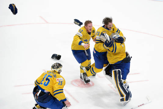 Jubel Sverige och Gabriel Landeskog, Niklas Persson, Jhonas