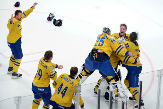 Jubel Sverige och Gabriel Landeskog, Niklas Persson, Jhonas
