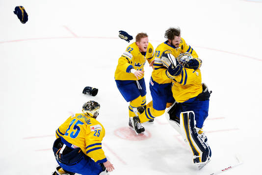 Jubel Sverige och Gabriel Landeskog, Niklas Persson, Jhonas