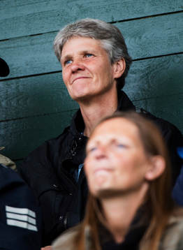 Pia Sundhage, förbundskapten, på läktaren