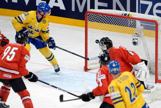 Henrik Sedin, Sverige, gör 2-1