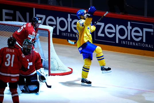 Henrik Sedin, Sverige, gör 2-1, jubel