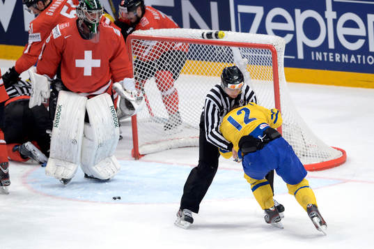 Domaren kopplar grepp på Fredrik Pettersson, Sverige